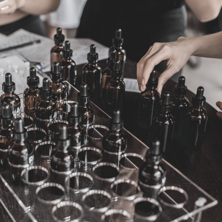 Dubai: Fragrance Design & Mixology Session (Group Session) - Oo La Lab